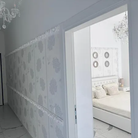 Apartment Luxurious At Square 21 Tirana